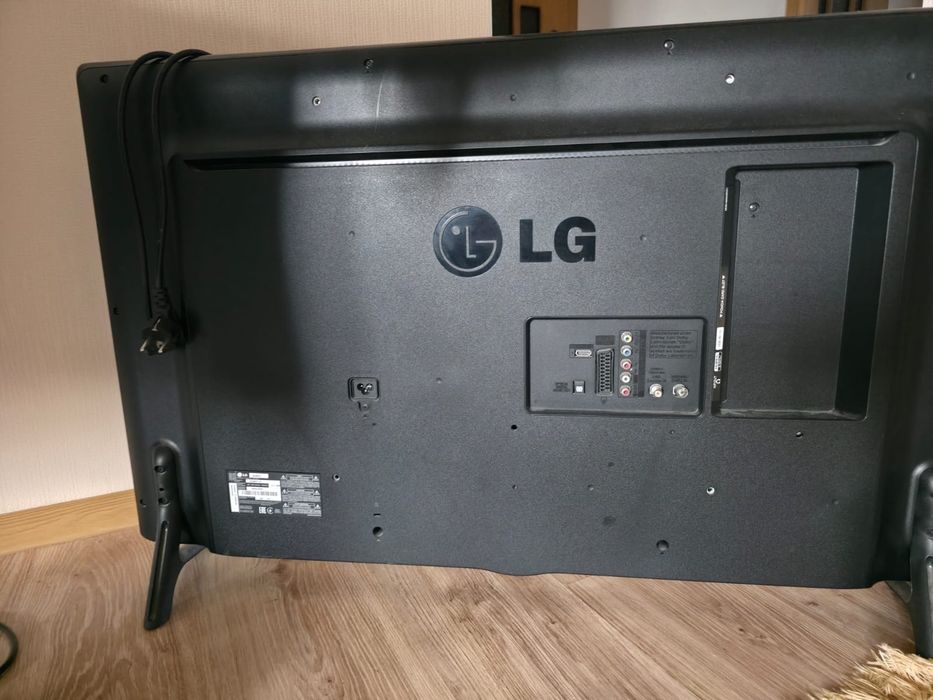 Телевизор LG 42. Состояние б/у