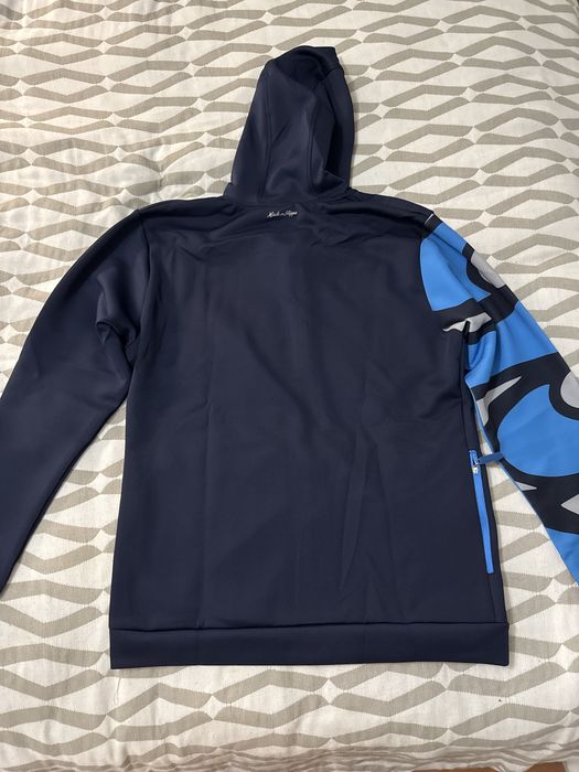 Продам спортивную кофту!