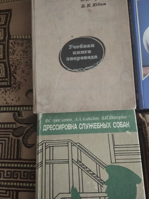 Книги разные по разным категориям