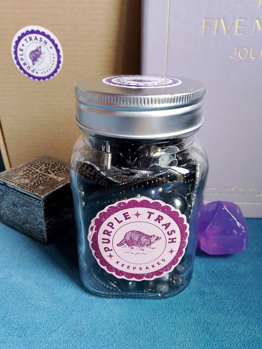 Бурканче с бижута