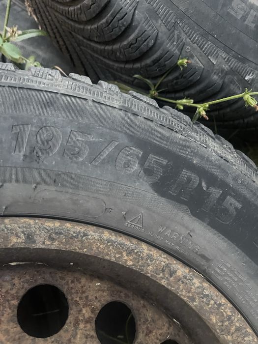 Зимни гуми мишелин 195/65/15 2019г