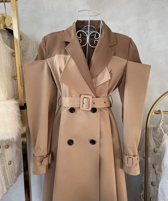 Trenci s nou cu eticheta