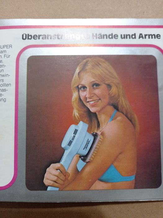 Прекрасен немски масажор с 9 преставки и стойка метален