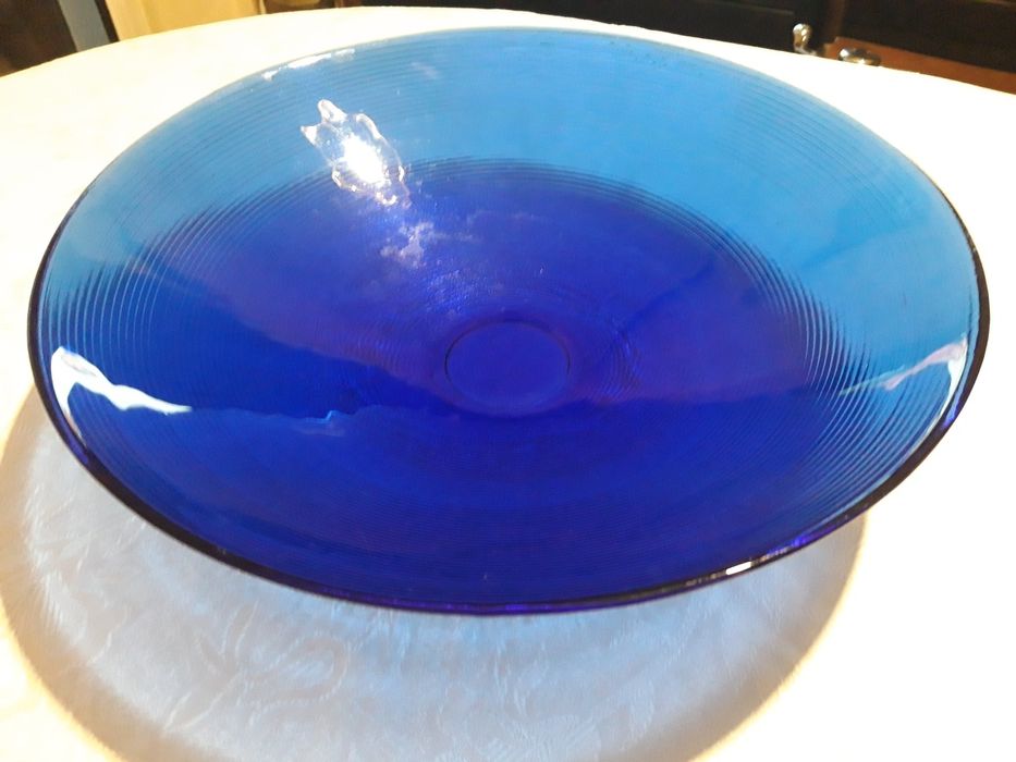 Купа от кобалтово стъкло