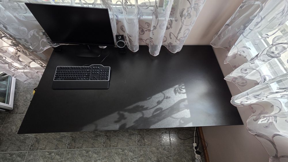 Продавам мебели / Бюро и Шкаф