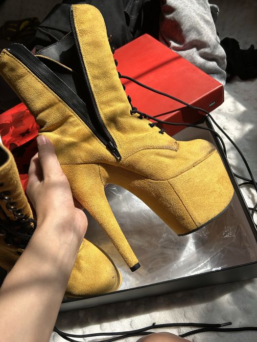 Продаи стрипы Pleaser оригинал