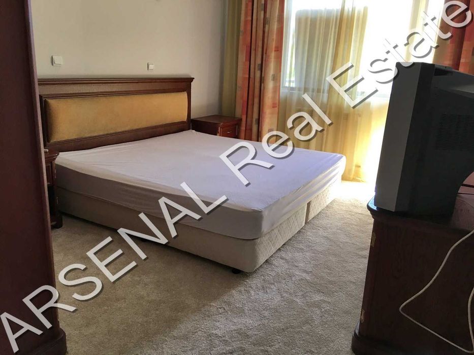 Дава се под наем Тристаен апартамент в София, Витоша - 148 кв.м за 1000 € - Снимка #2