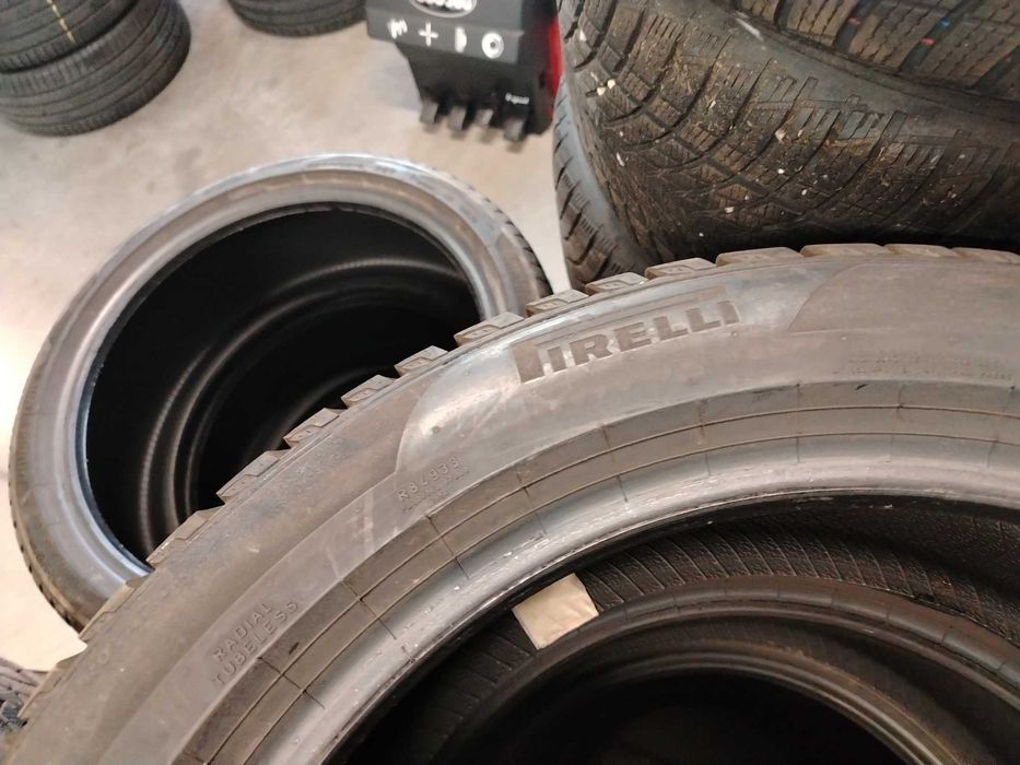 2бр. зимни гуми 215/55/18 Pirelli
