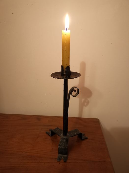 Свещници от месинг, ковано желязо, керамика, стъкло и др