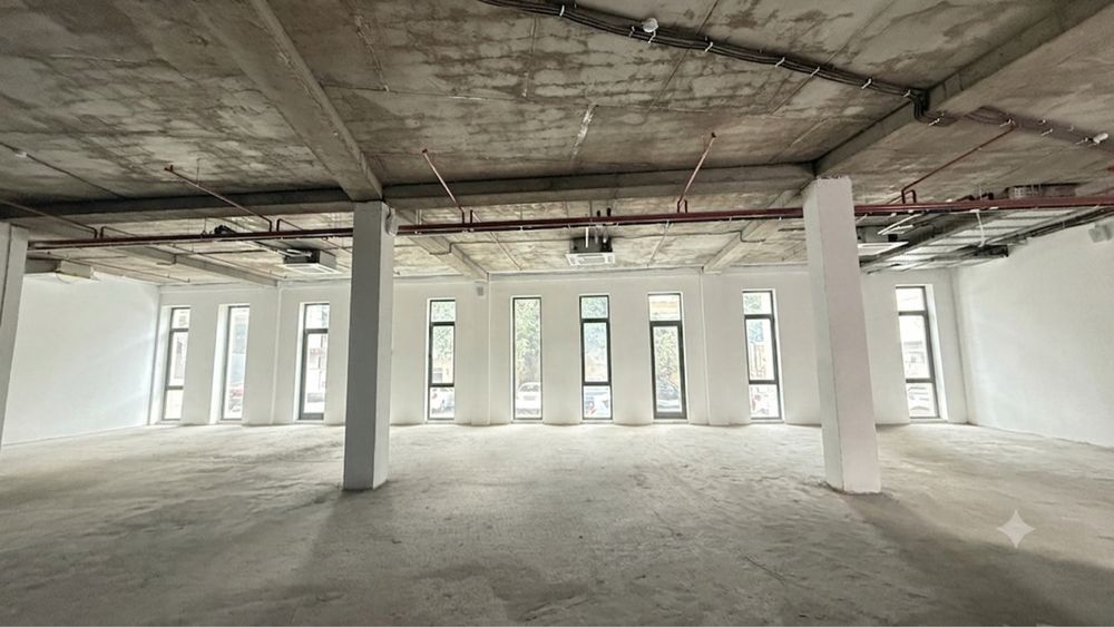 Первый этаж  420m2в Бизнес центре идеально под кофейню f88