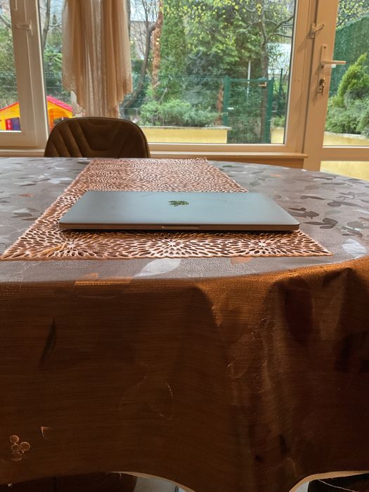 Apple Macbook Pro 15,4 чип 13 инча 2019г.