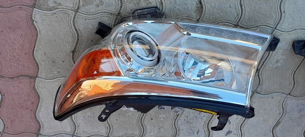 Фары передние LAND CRUISER 200