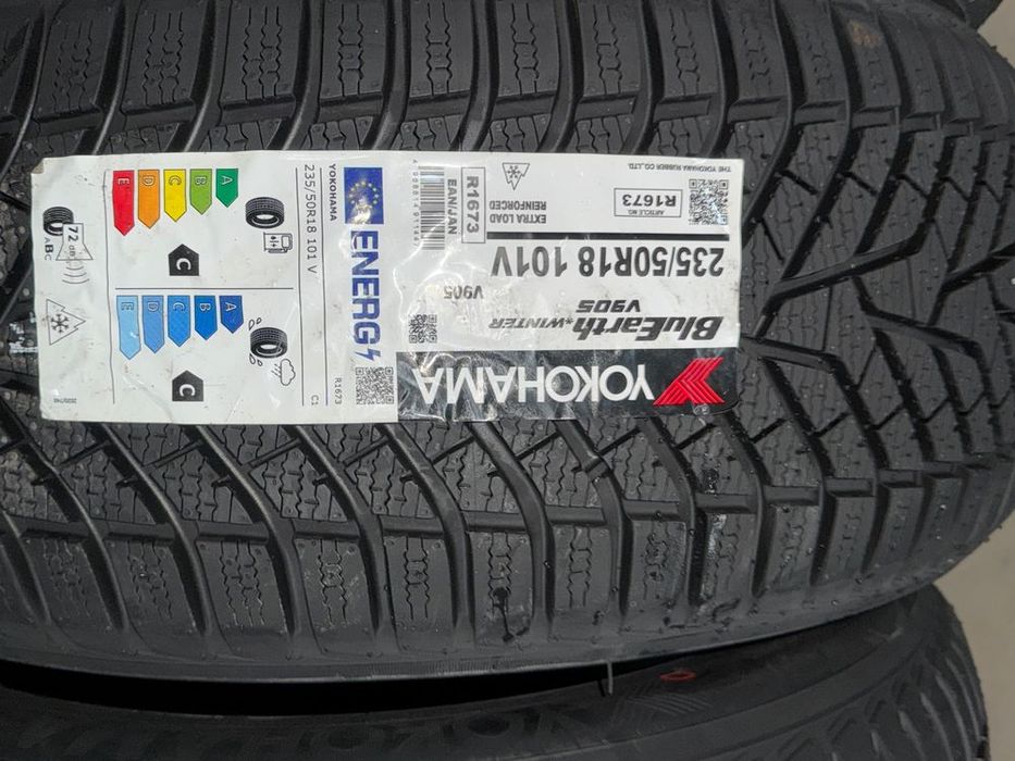 Vând 4 anvelope 235/50/18 Yokohama de iarnă noi