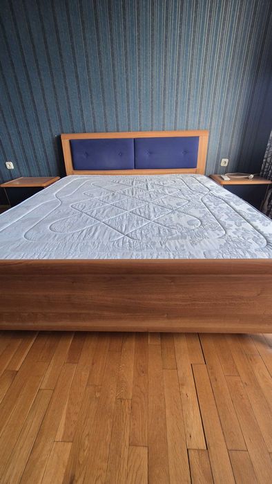 Cпален комплект, италиан. произ. в много добро състояние-масивно дърво