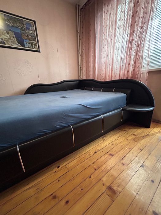 Тапицирана спалня с матрак 140/200