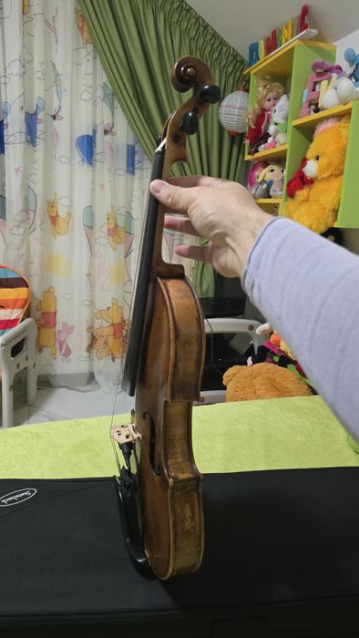 Vand urgent vioara 4/4 impecabila