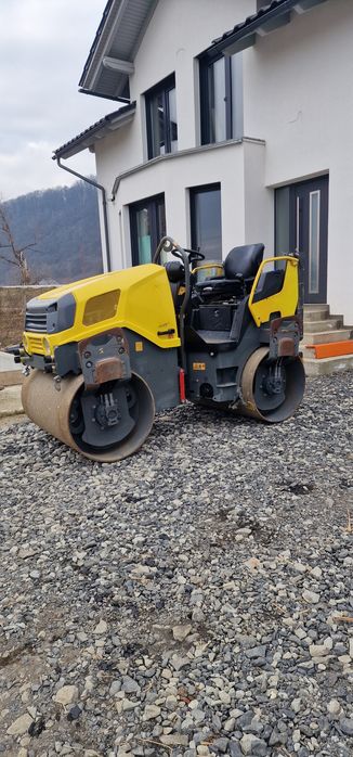 Închiriez utilaje  cilindru compactor