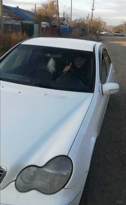 Продам машину Mercedes C240