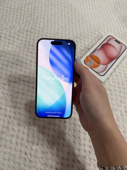 iPhone 15 roz impecabil