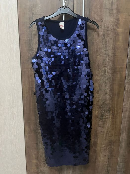 Продам красивое нарядное платье в отличном состоянии на девочку на воз