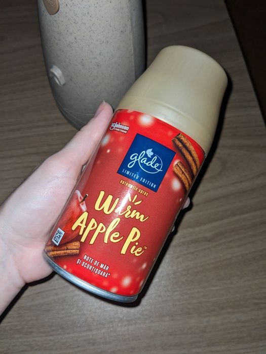Aparat odorizant camera + rezerva Glade Warm Apple Pie