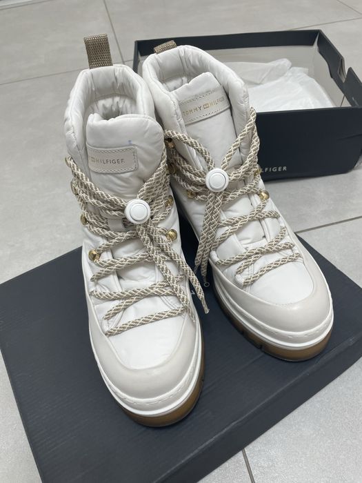 Bocanci tommy dama de iarna