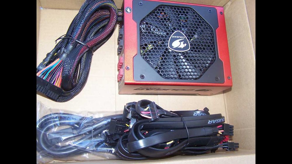 COUGAR 1000W блок питания в идеальном состоянии.