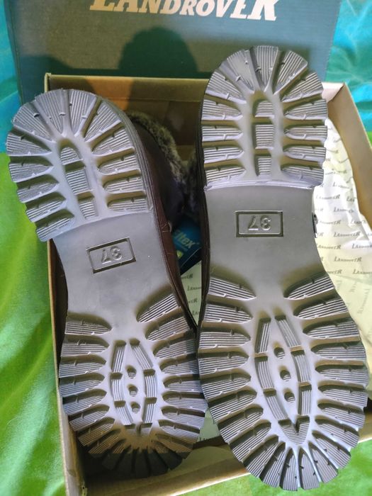 Нови, топли,дамски ботушки