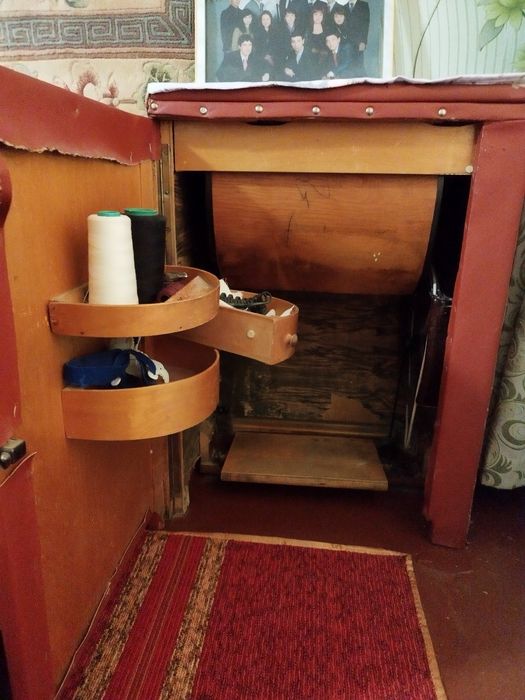 Ножная швейная машинка