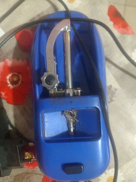 Vând aparat de făcut țigări