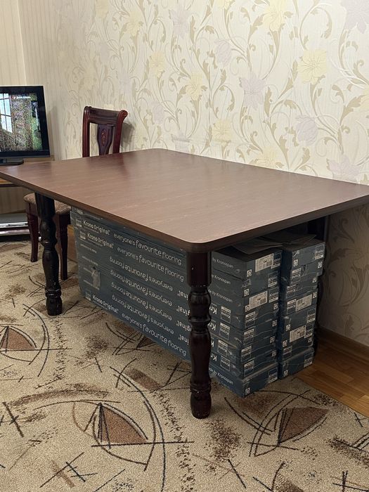 Стол со стульями