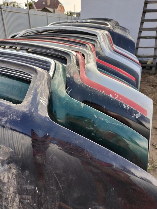 Капот на Ауди А4