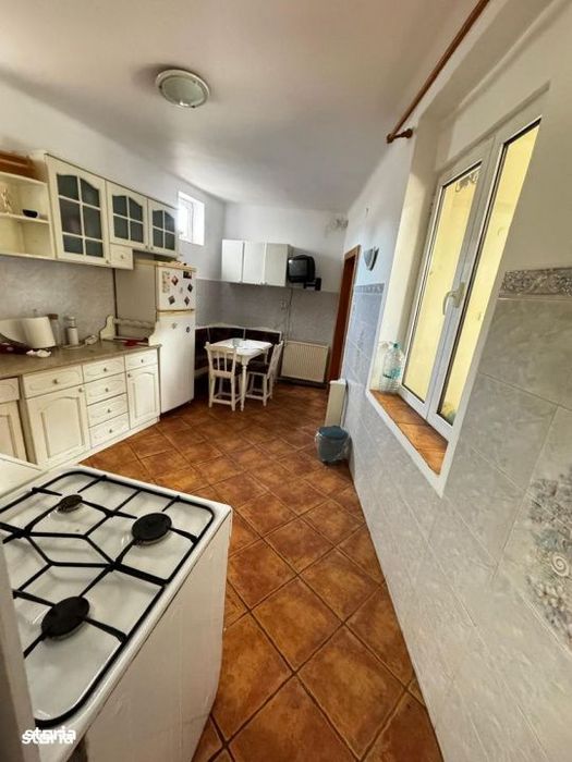Casa spatioasa cu mansarda  zona Titulescu
