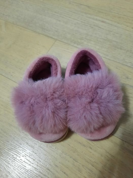 Продам новые детские тапочки