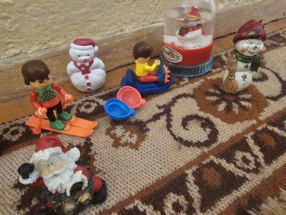 Коледни играчки по 3 лв