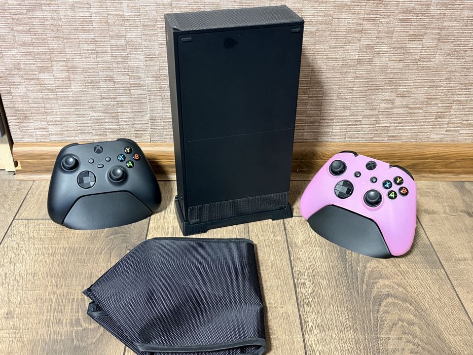 Xbox series s 1tb  black 2 джойстика
