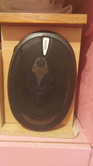 Продаётся колонки для машины и для дома.