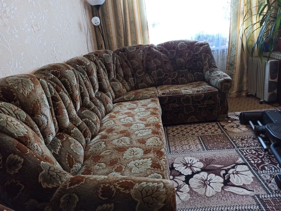 Продаётся угловой диван в отличном состоянии