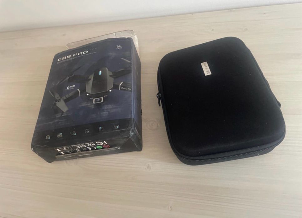Drona cu camera video E88 Pro