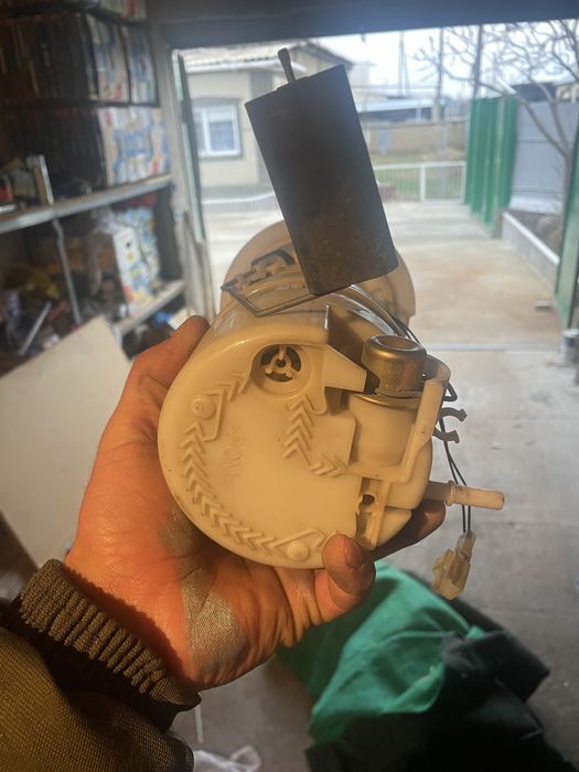 Бензо насос  на субаро 2 литра