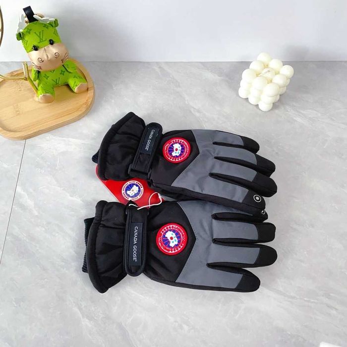 Aduc pe comanda Manusi CANADA GOOSE orice model