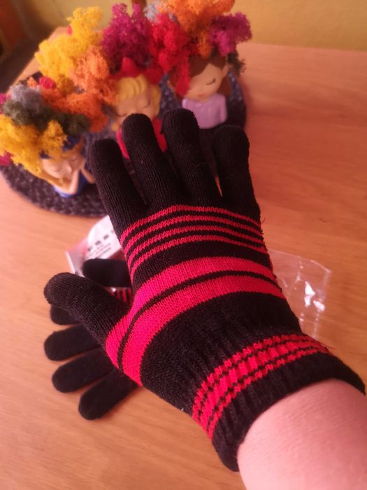 Дамски ръкавици и шапки