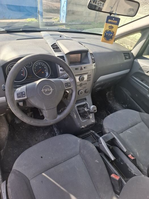 Dezmembrez opel zafira an 2006 motor 2.2 diesel orice piesa disponibil