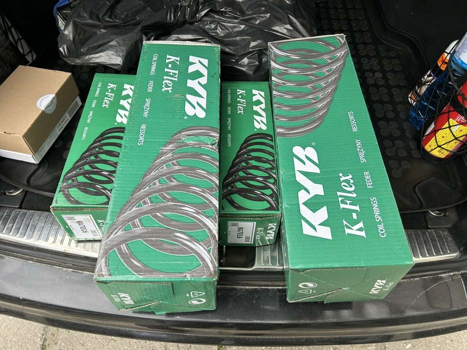 Комплект Пружини за w204 Kyb k-flex
