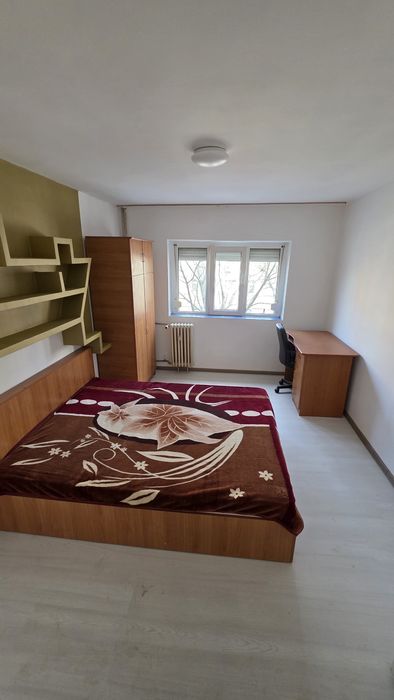 Vând  Garsonieră recent renovată