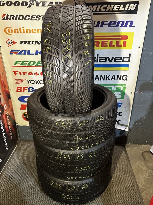 Set Complet 285/40 R22 110W XL | 325 35 R22 114Y XL Vredestein Wintrac Pro M+S Oferta
