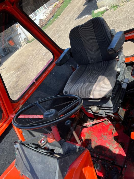 Tractor UNIVERSAL 650