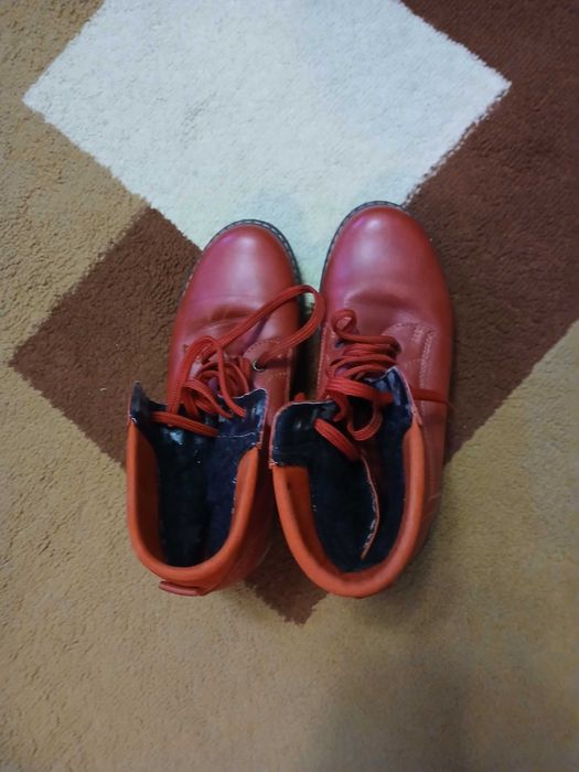 Vand bocanci rosii din piele naturala, imblaniti, masura 37