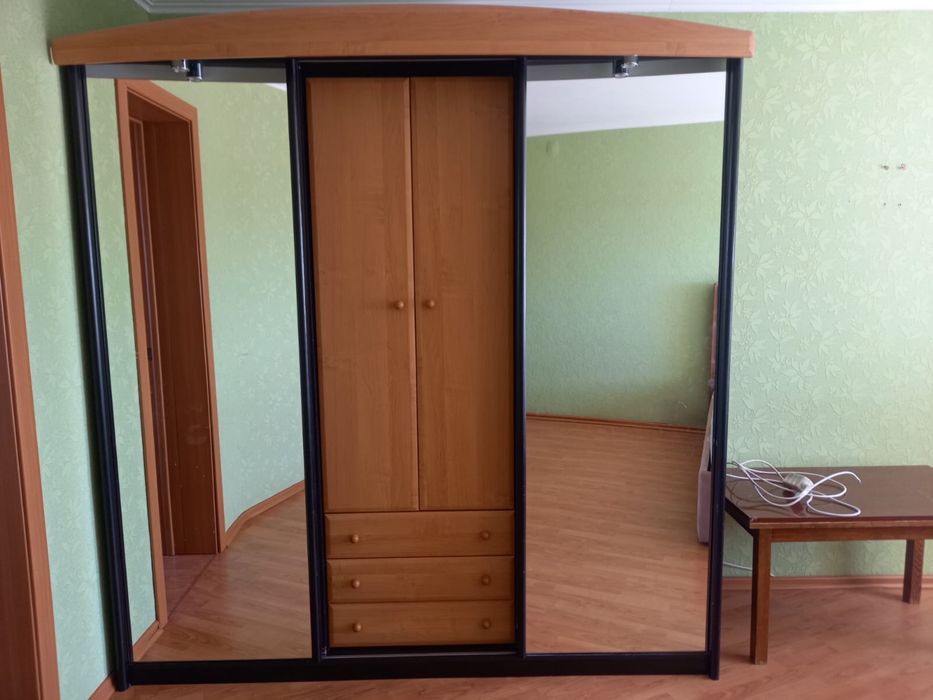 Продам спальный шкаф