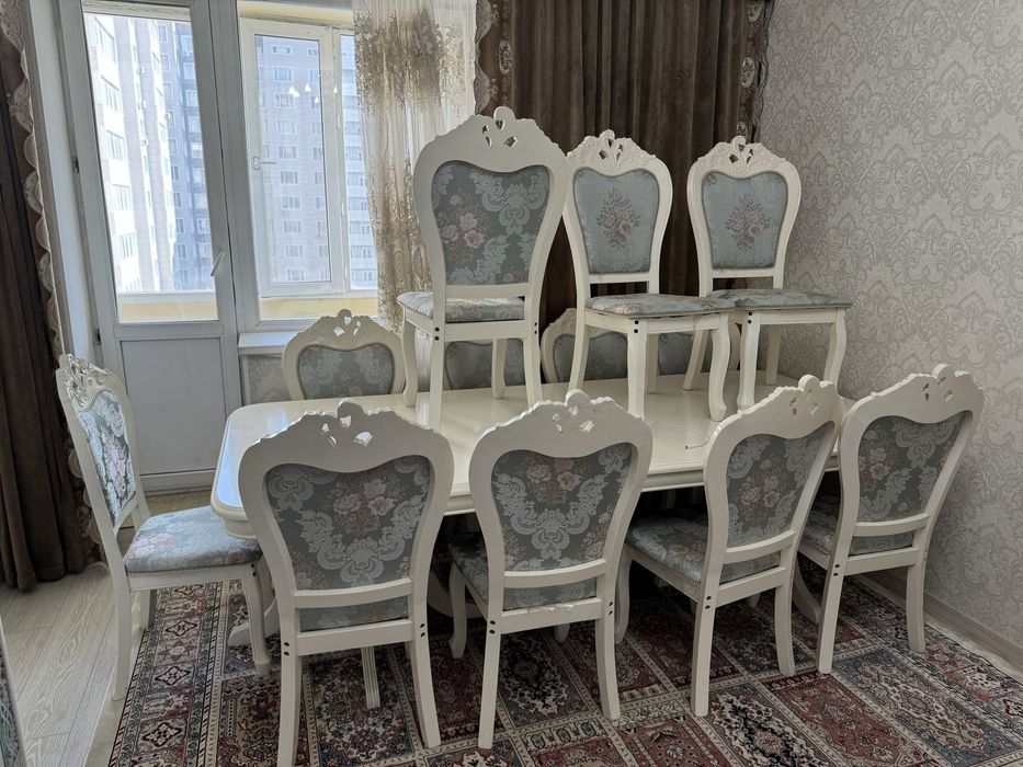 Стол и стулья 2,5-3 метра